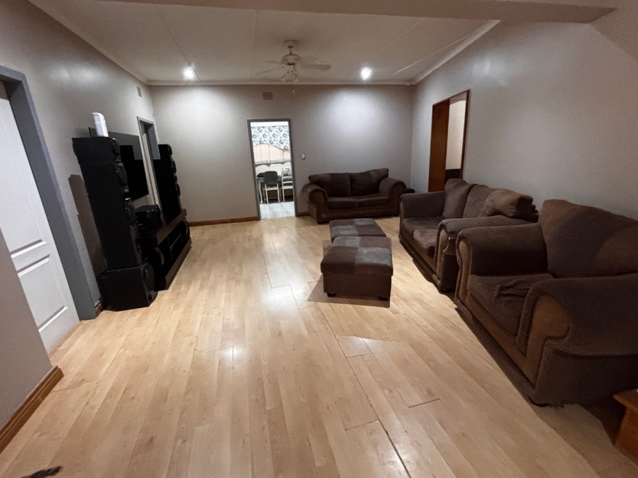 7 Bedroom Property for Sale in Flamwood North West